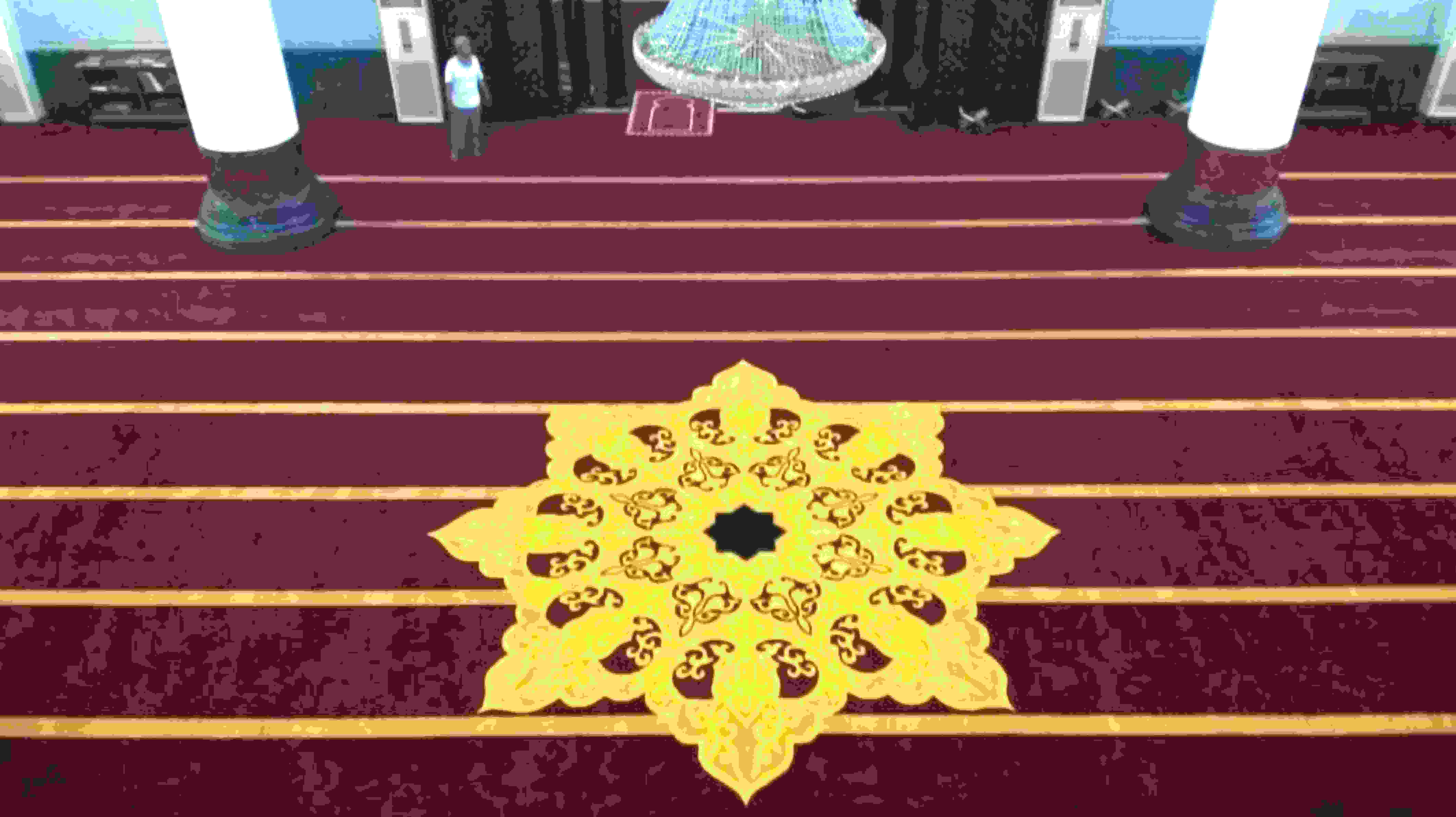 Cara Membersihkan Karpet Masjid