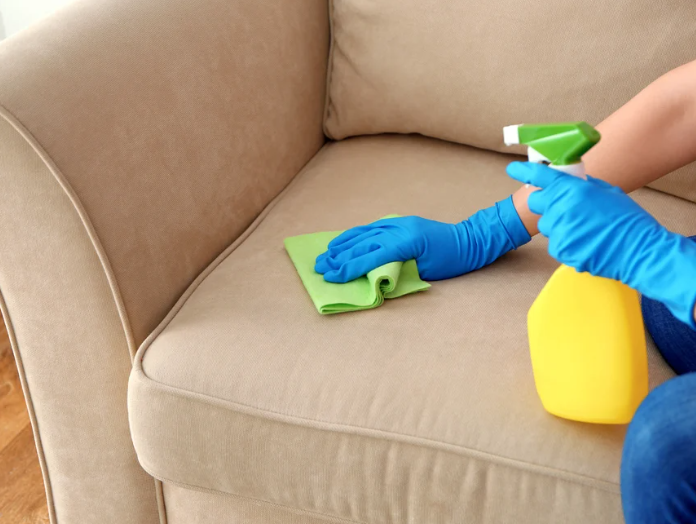 beberapa cara membersihkan sofa yang kotor