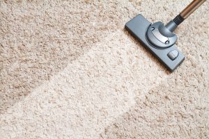 Cara vacuum cleaner karpet agar debu terangkat sempurna